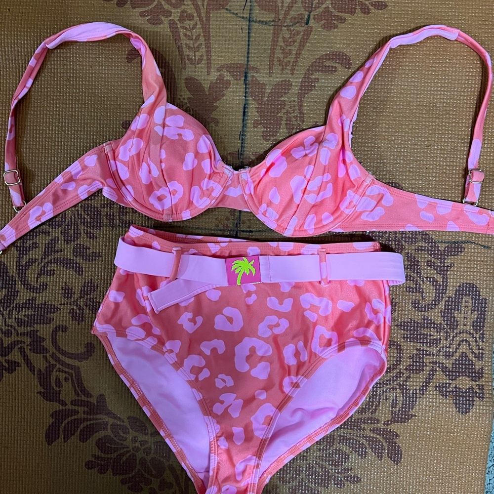 Uniqlo Pink Patterned Women's Bra Set leopard print valentines gifts